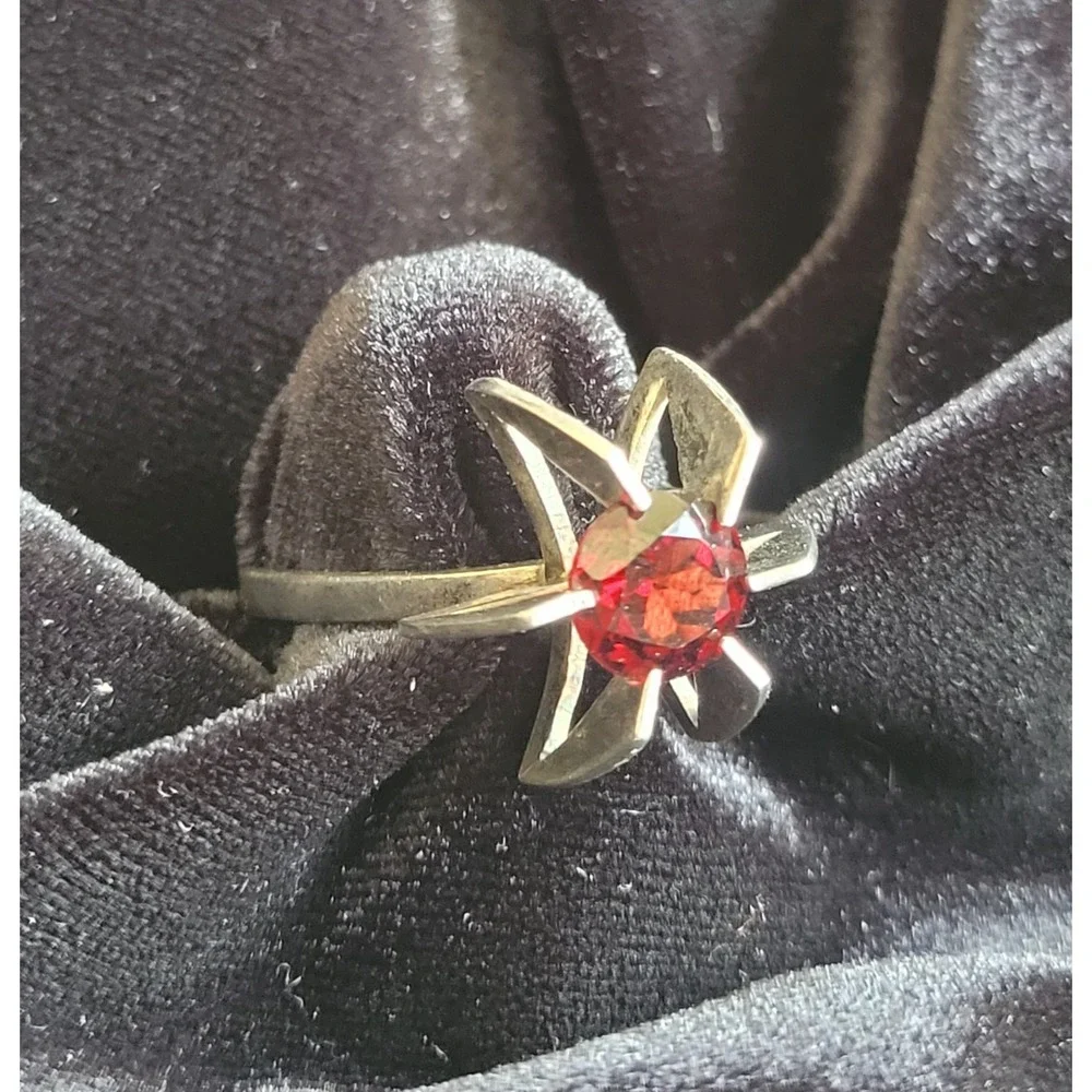 Vintage MCM Starburst Sterling Silver Red Stone Ring Garnet Funky Size 6 Triangl
